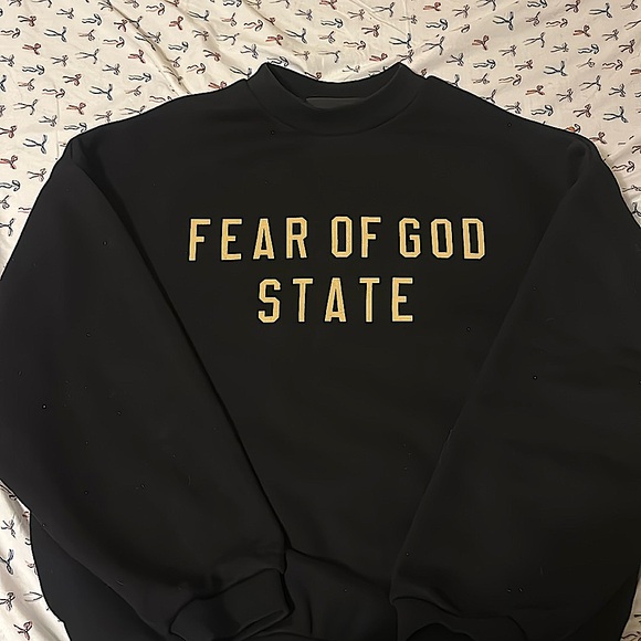 Essentials crew neck NEW with tags